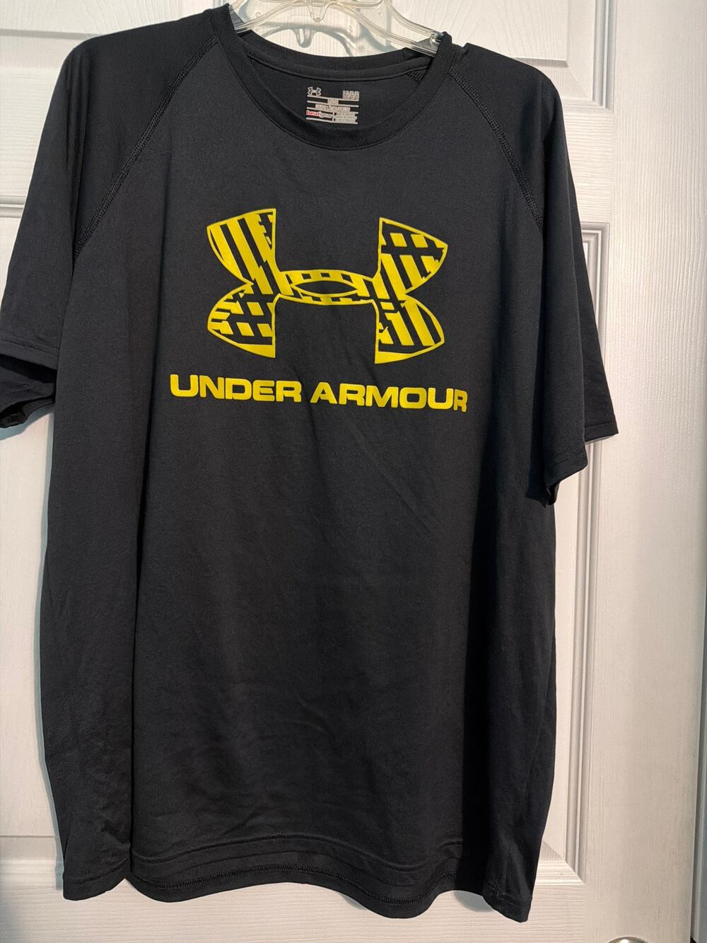 Men’s Large Under Armour T- shirt
